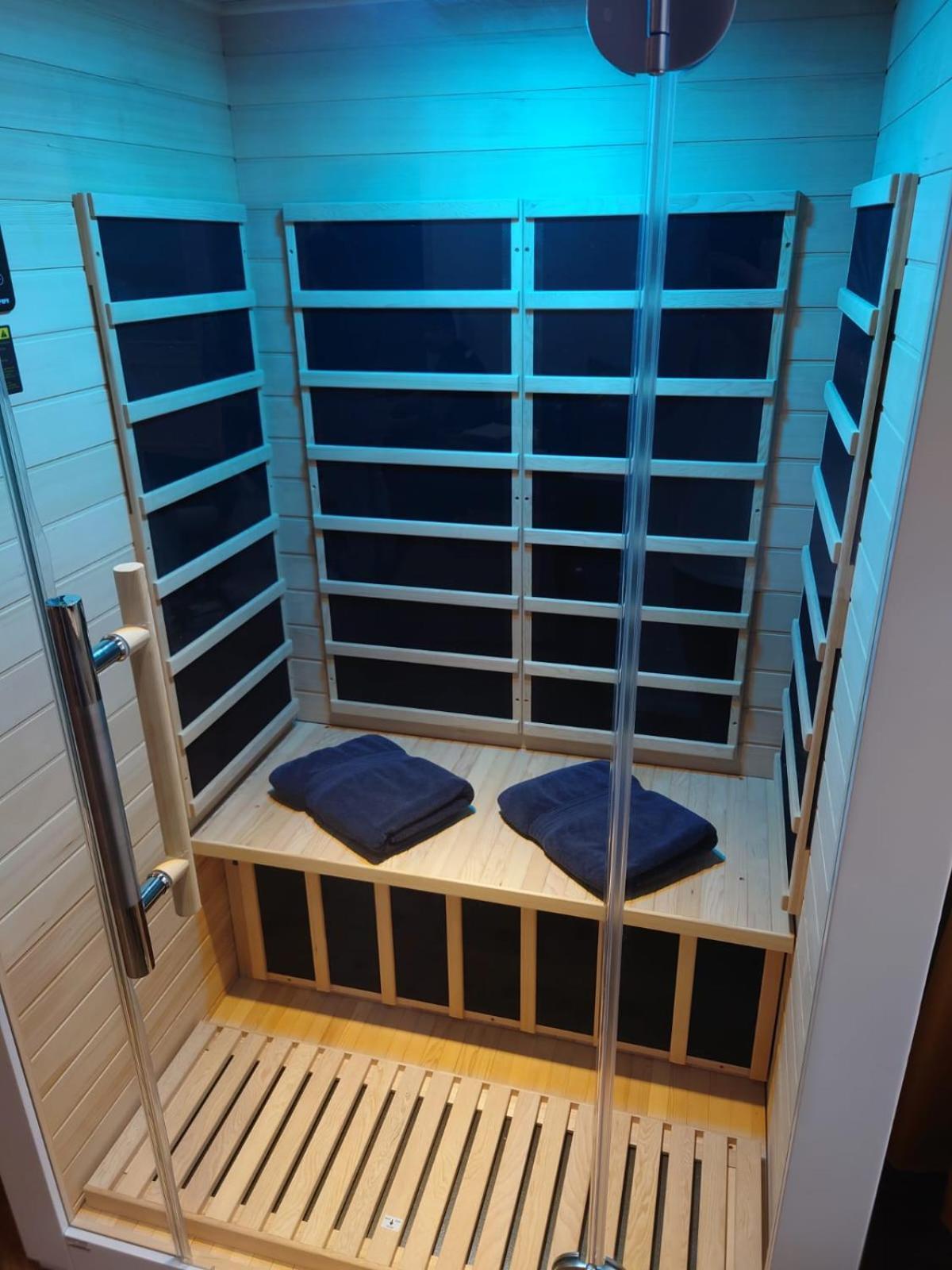 Federtraum Mit Sauna Sehr Gemuetlich, Neu * Dresden